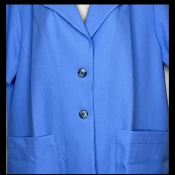 Vintage Women’s Blue Blazer L Short Sleeves 2 Buttons 2 Large Deep Front Pockets - Picture 3 of 8